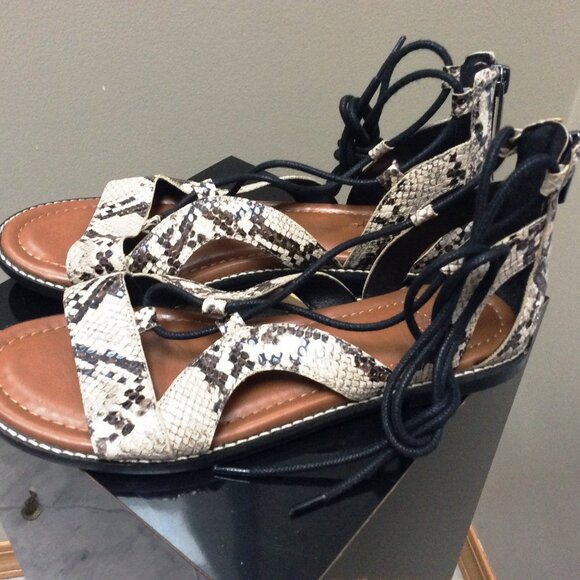 CROWN VINTAGE Gladiator Sandals Faux Snakeskin Flat Lace-ups Size 8M LIKE NEW! - Picture 4 of 7
